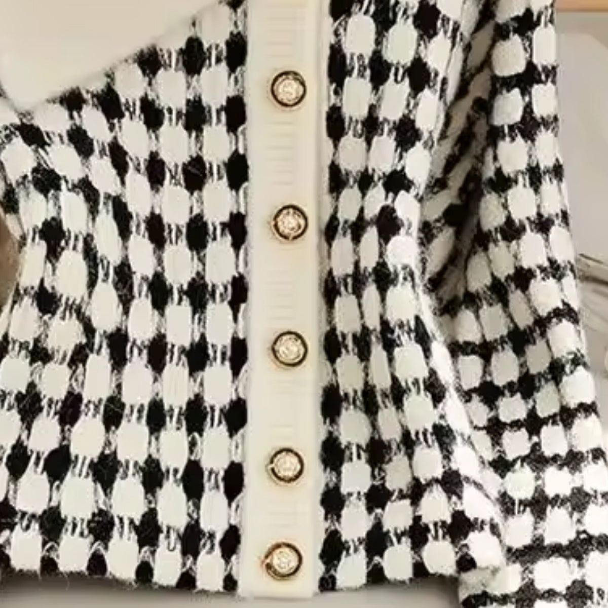 Winter’s Best: Lightweight & Cozy Cardigan |UC-06