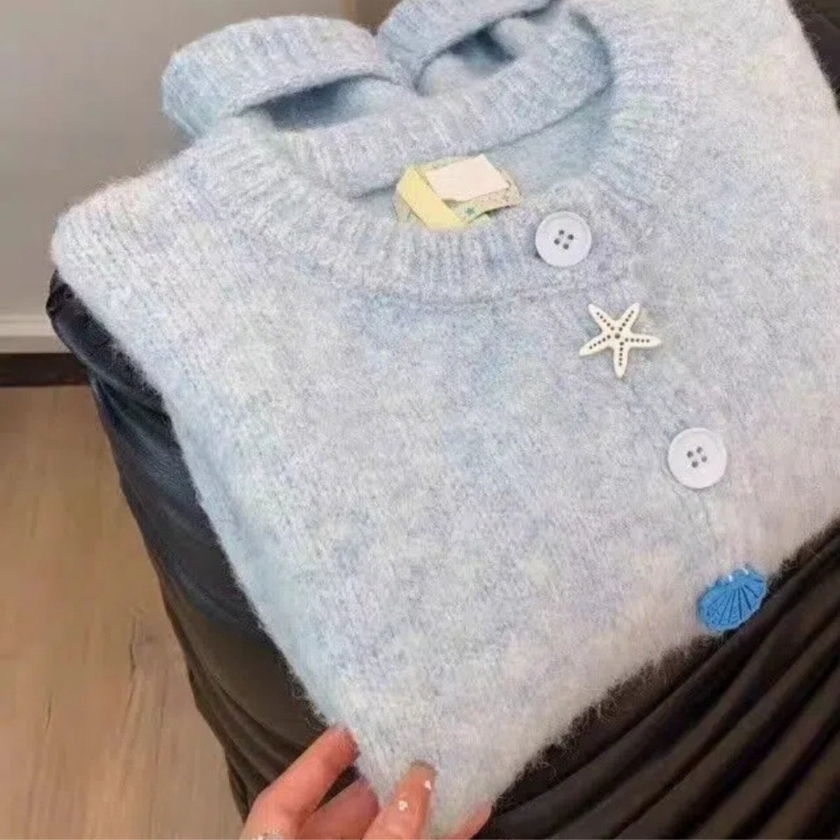 Winter’s Best: Lightweight & Cozy Cardigan |UC-01