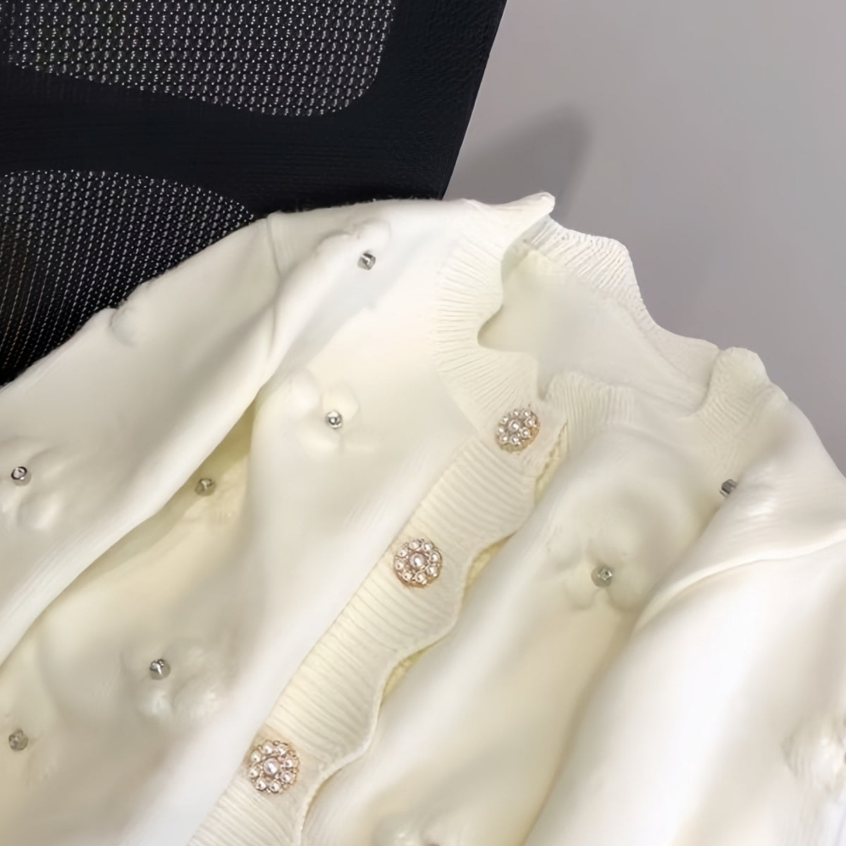 Winter’s Best: Lightweight & Cozy Cardigan |UC-12